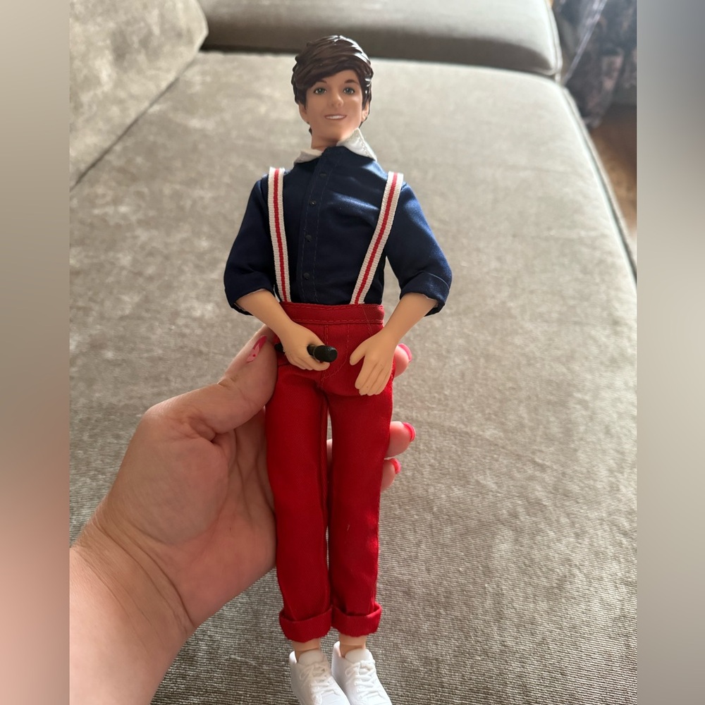 1D ONE DIRECTION / LOUIS TOMLINSON Singing Doll / 2012